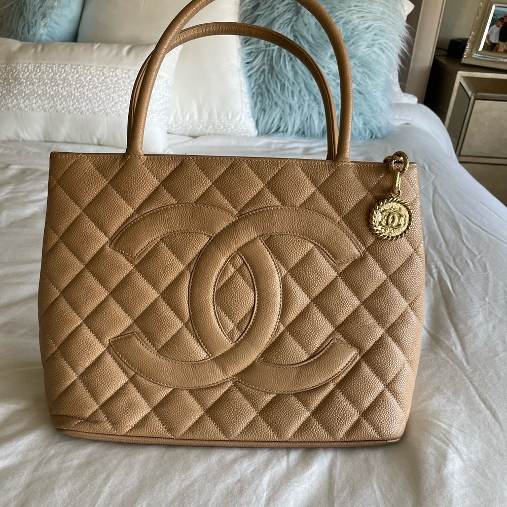 Channel Medallion Tan Quilted Tote